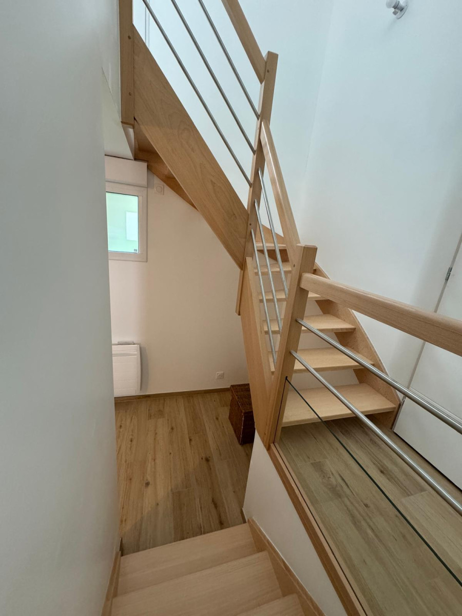 
                                                Location
                                                 Loue T1 Bis DUPLEX AVEC BALCON meublé neuf calme 3