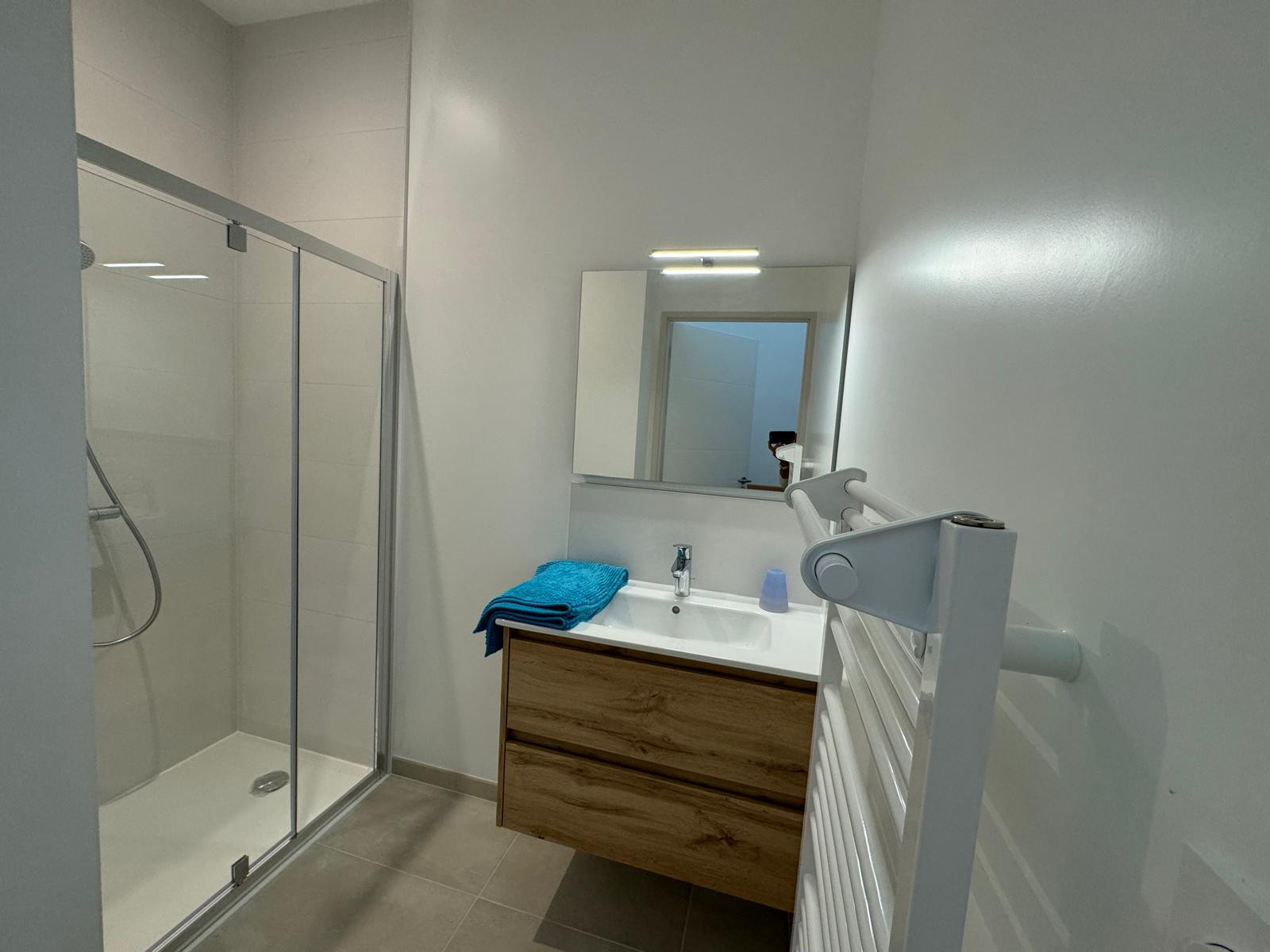 
                                                Location
                                                 Loue T1 Bis DUPLEX AVEC BALCON meublé neuf calme 3