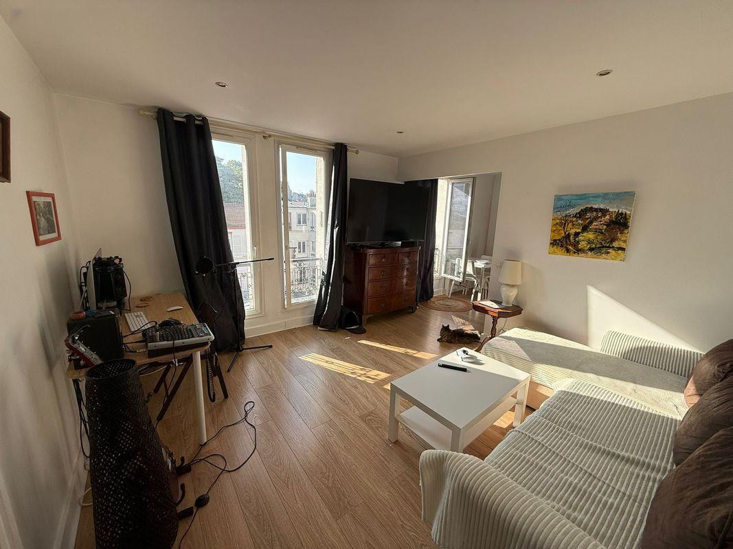 
                                                Location
                                                 Loue T1Bis Montmartre Abbesses 33 m2 meublé 1300 €