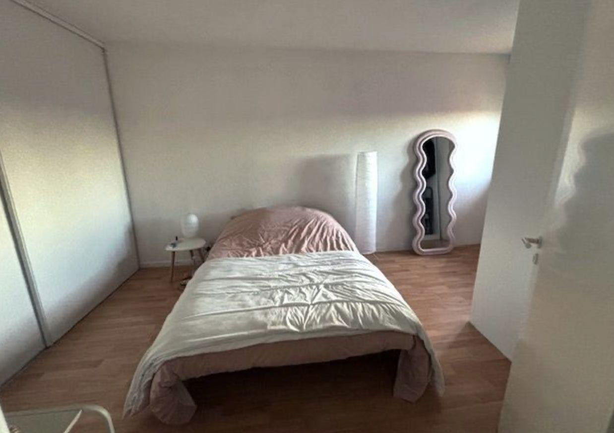 
                                                Location
                                                 Loue T2 42m² avec parking à Croix de Pierre