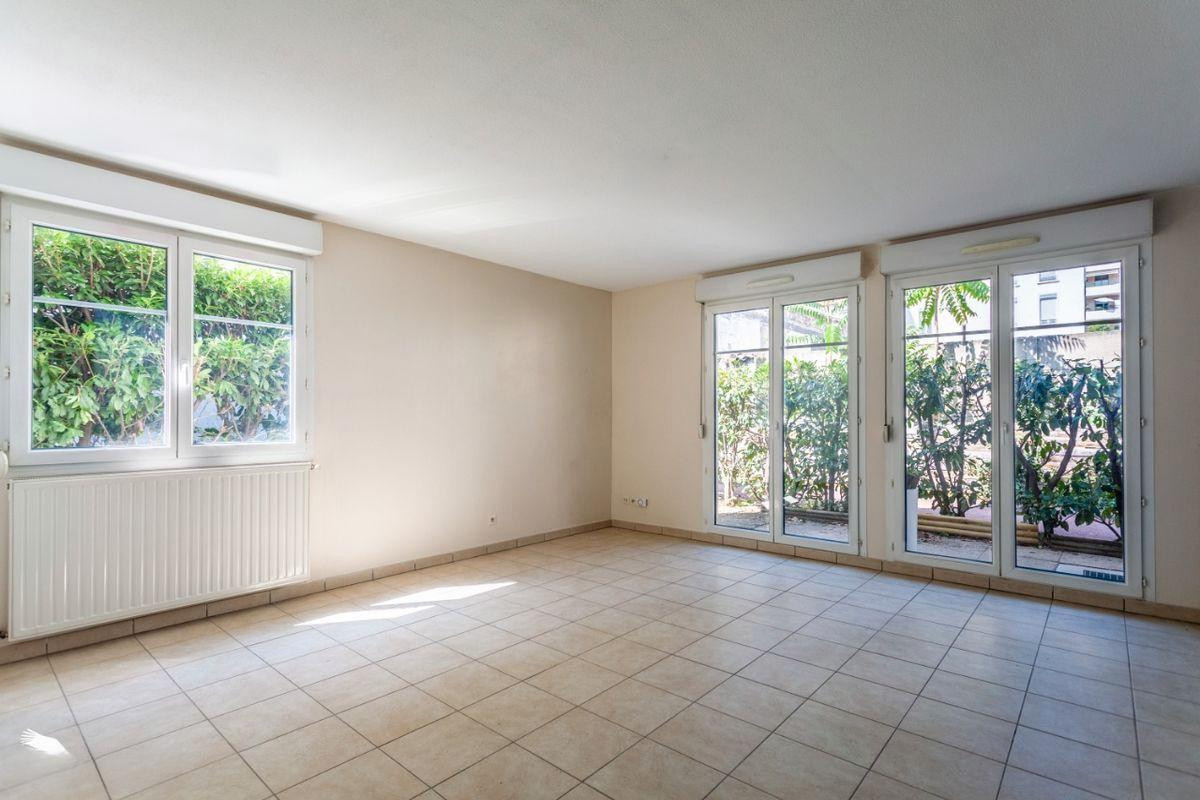 
                                                Location
                                                 Loue T2 50m2 Part Dieu possibilité meublé