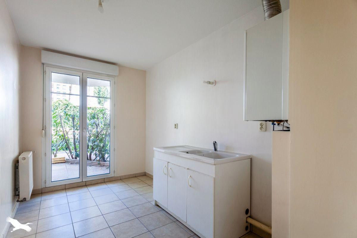 
                                                Location
                                                 Loue T2 50m2 Part Dieu possibilité meublé