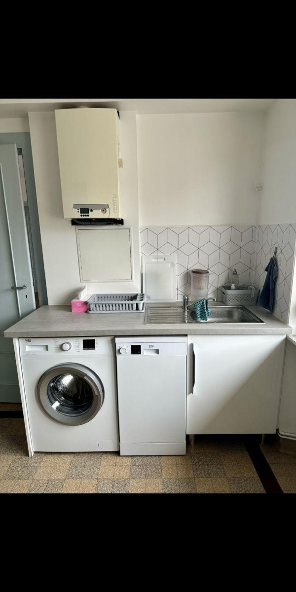 
                                                Location
                                                 Loue T2 de 64 M2 entièrement meublé rénové