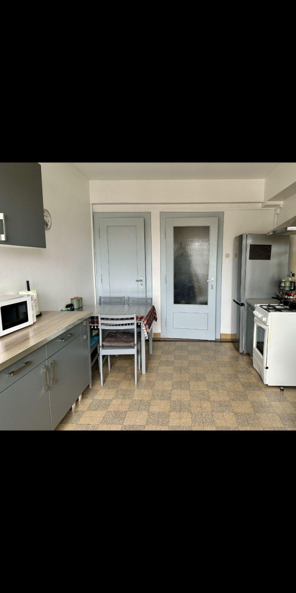 
                                                Location
                                                 Loue T2 de 64 M2 entièrement meublé rénové