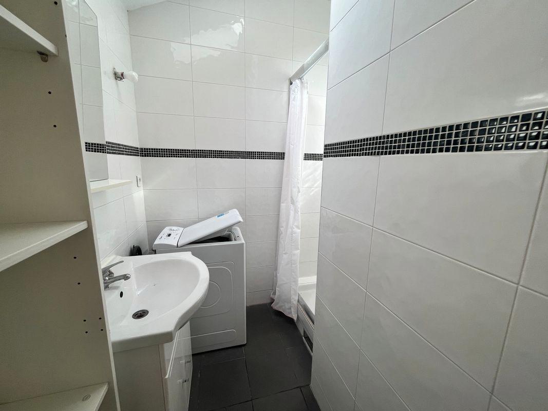 
                                                Location
                                                 Loue T2 meublé 37m² Chartreux