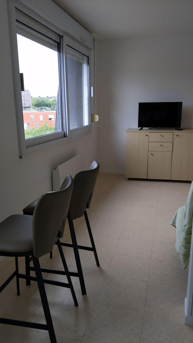 
                                                Location
                                                 Loue T2 meublé avec parking privé