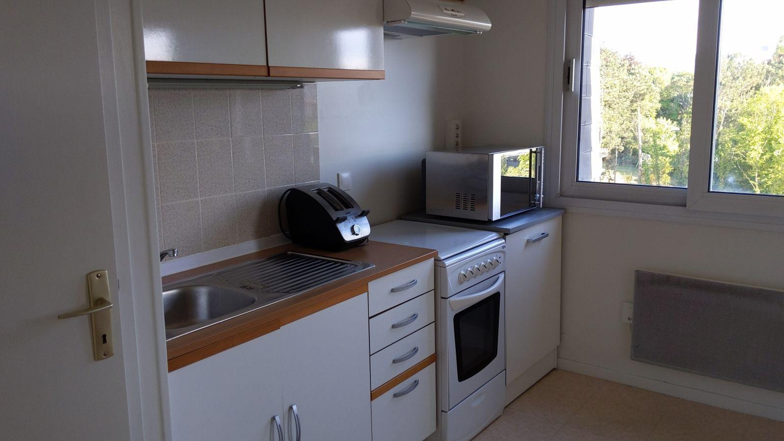 
                                                Location
                                                 Loue T2 meublé avec parking privé