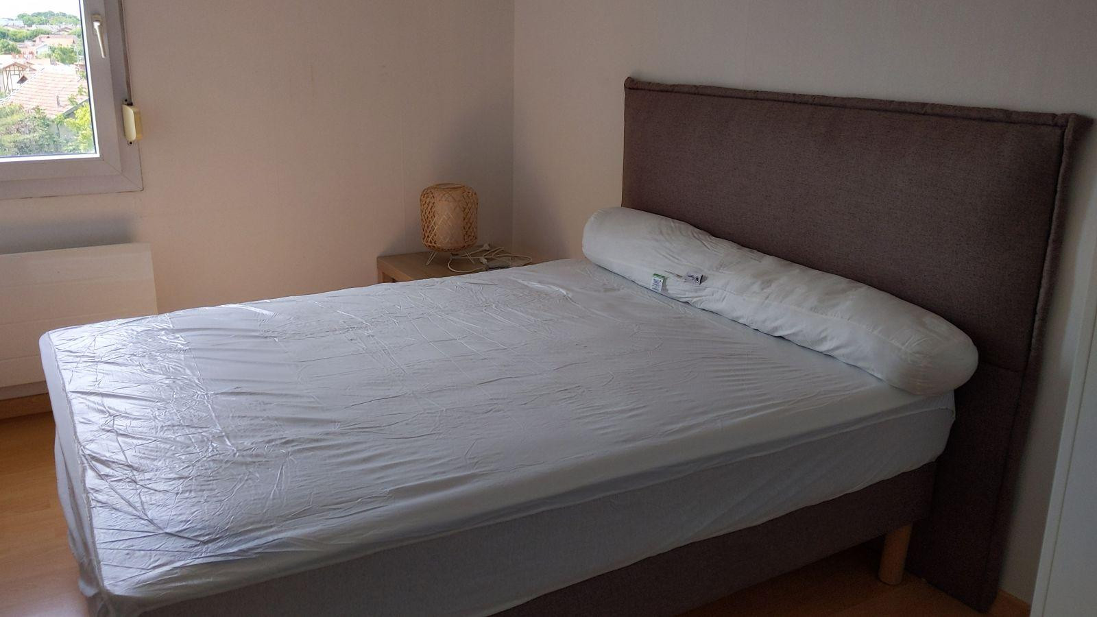
                                                Location
                                                 Loue T2 meublé avec parking privé