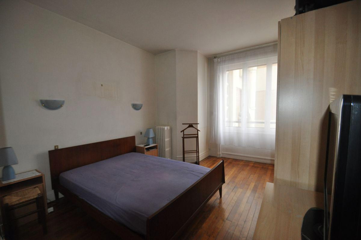 
                                                Location
                                                 Loue T2 meublé, calme sur jardins