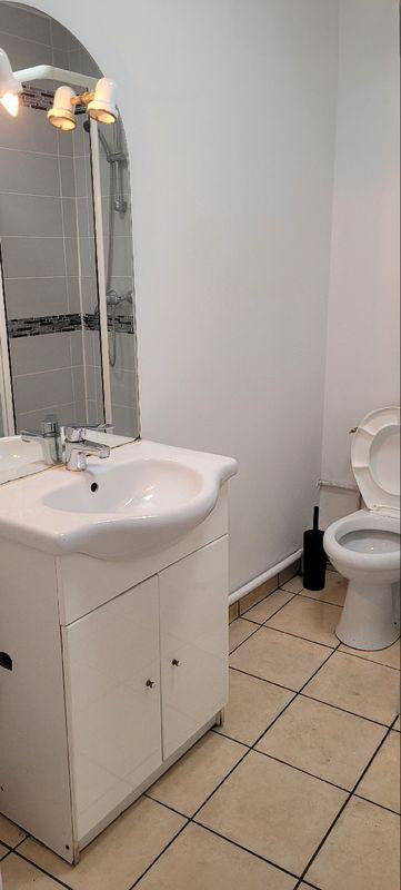 
                                                Location
                                                 Loue T2 meublé centre-ville