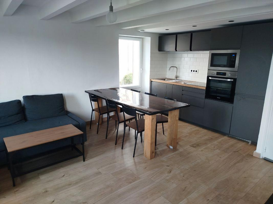 
                                                Location
                                                 Loue T2 meublé en duplex