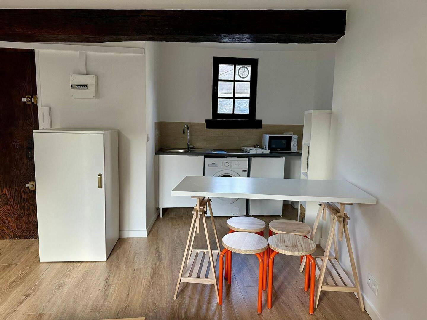 
                                                Location
                                                 Loue T2 - Plein centre Nantes - 30m²