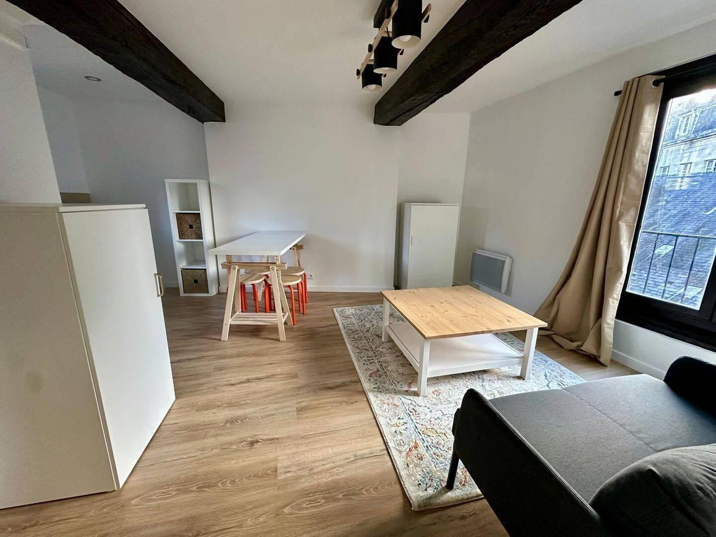 
                                                Location
                                                 Loue T2 - Plein centre Nantes - 30m²