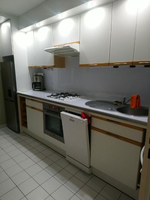 
                                                Location
                                                 Loue très beau 2 pièces meublé