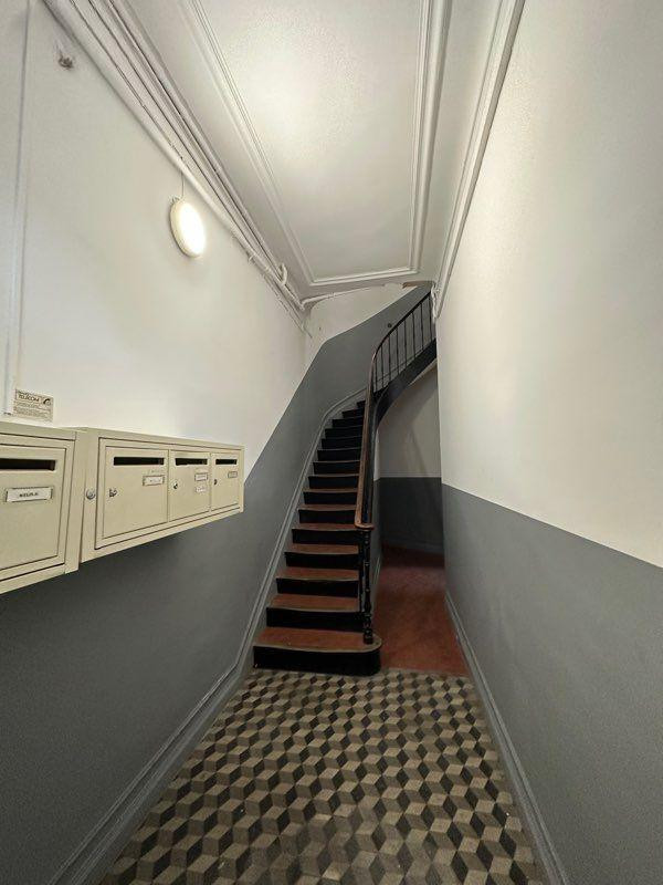 
                                                Location
                                                 Loue Type 2/3 Marseille 4