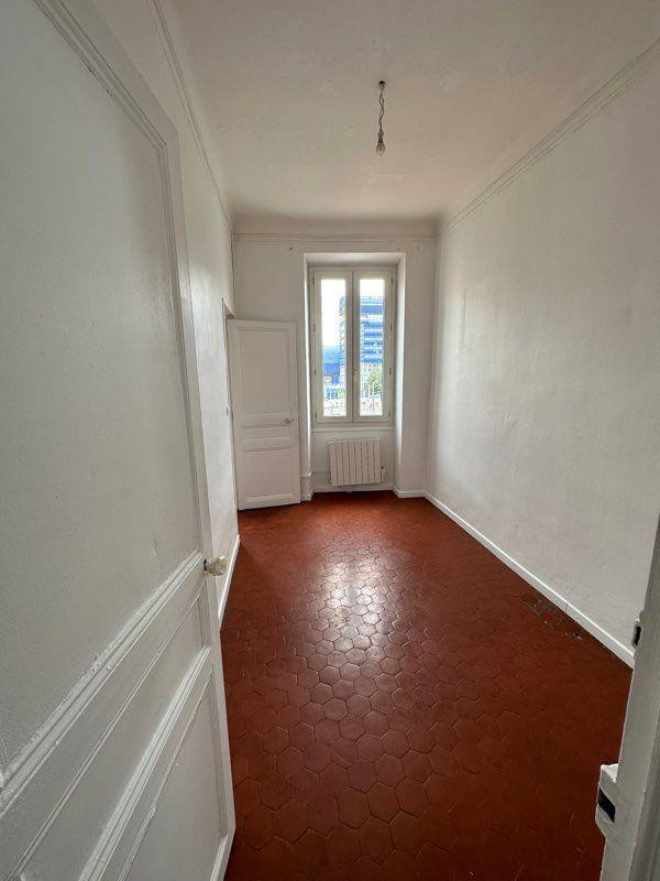 
                                                Location
                                                 Loue Type 2/3 Marseille 4