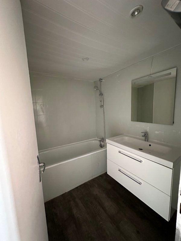 
                                                Location
                                                 Loue Type 2/3 Marseille 4