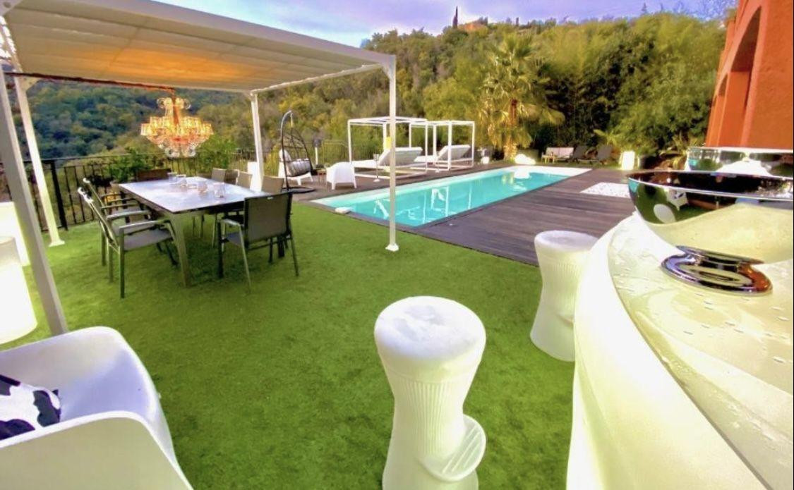 
                                                Location
                                                 Loue Villa Meublée pour famille à Mandelieu