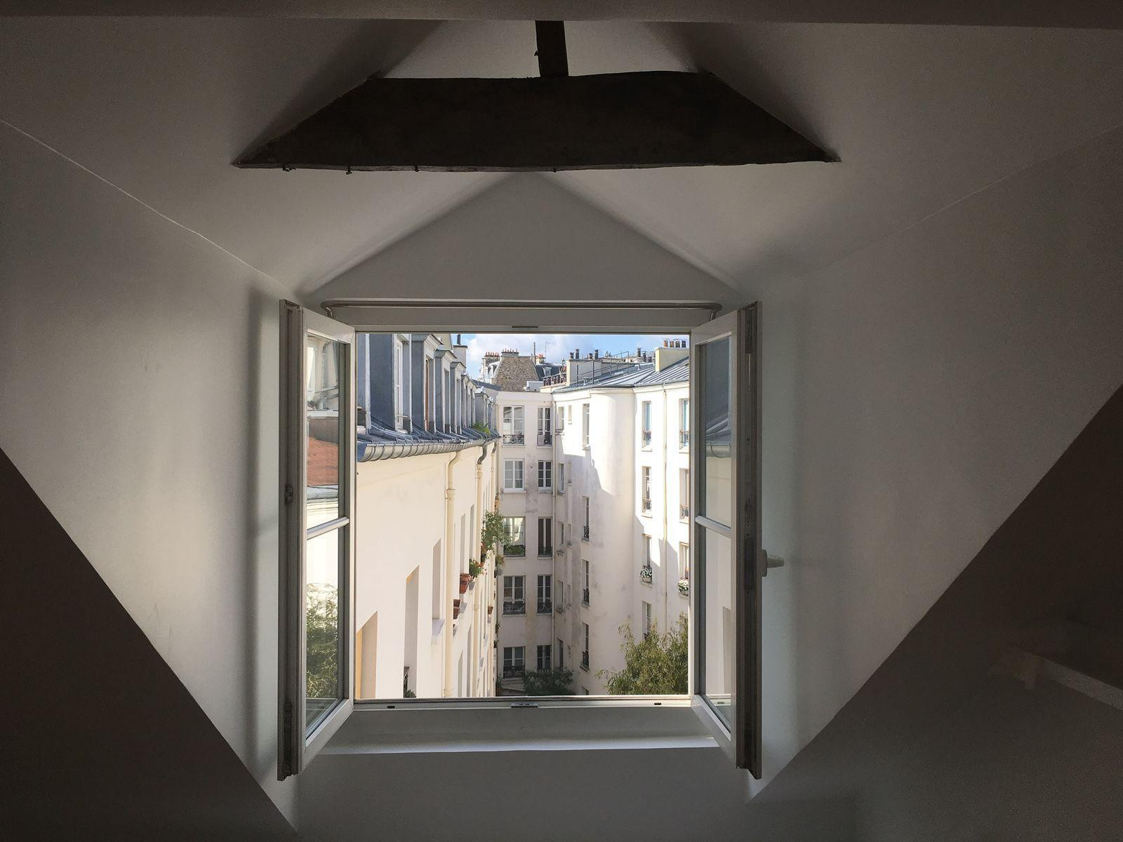 
                                                Location
                                                 Lumineux 2 pièces au calme sous les toits
