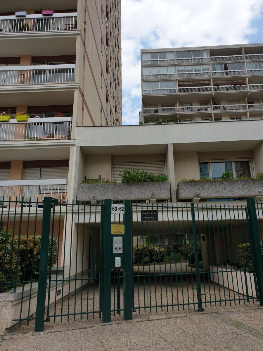 
                                                Location
                                                 Lumineux studio 28m2- 75020