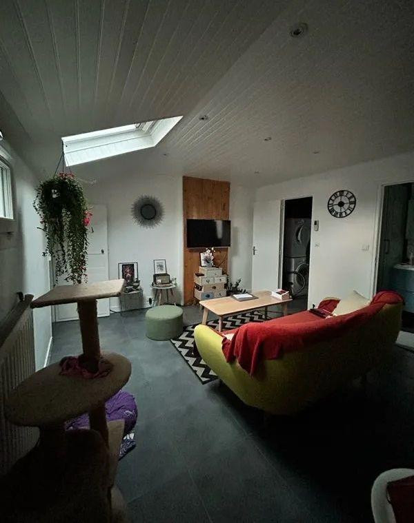 
                                                Location
                                                 Lumineux T2 bis meublé 54m²