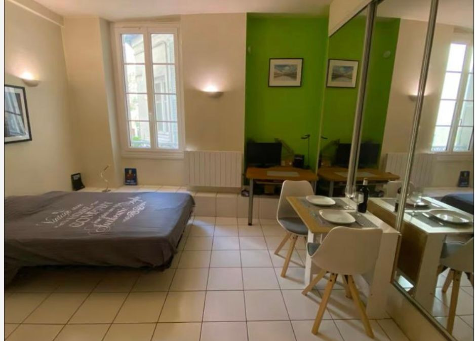 
                                                Location
                                                 Luxurious, fully-equipped, spacious, high-ceilinged studio located close to Rue Cler and the Eiffel Tower. (loyer tout inclus)