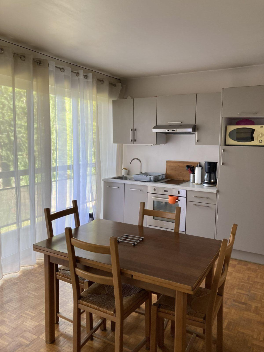 
                                                Location
                                                 Lyon 3 - Bel appartement meublé calme et lumineux.