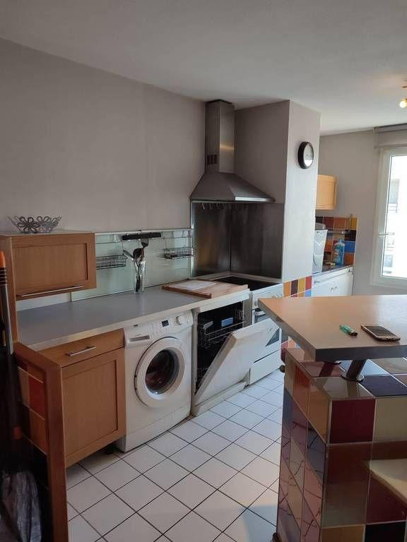 
                                                Location
                                                 Lyon 7e (69007) 3 pièces 70m2
