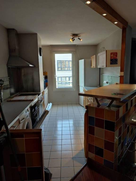 
                                                Location
                                                 Lyon 7e (69007) 3 pièces 70m2