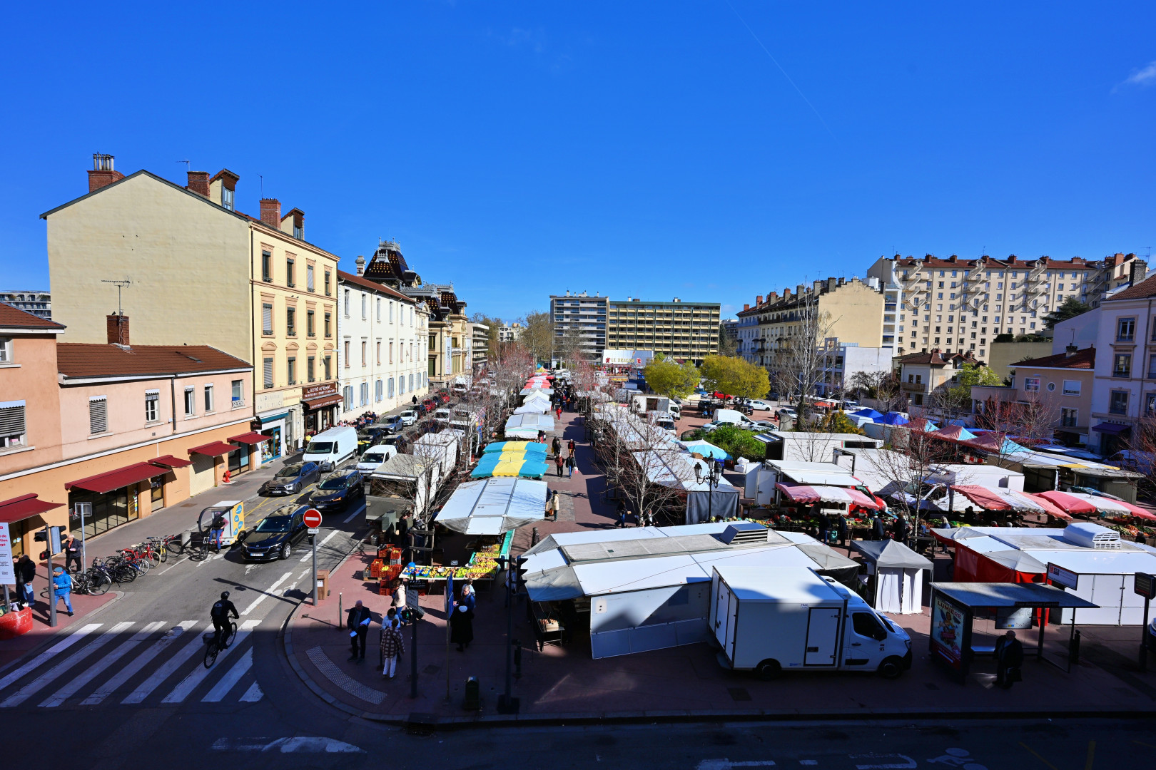 
                                                Vente
                                                 LYON 8 - appartement de caractère sur la Place Ambroise Courtois