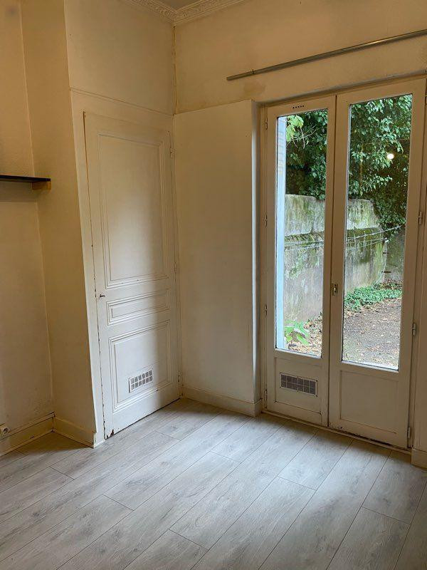 
                                                Location
                                                 Lyon 8, T2, rez de jardin, tram jet d'eau