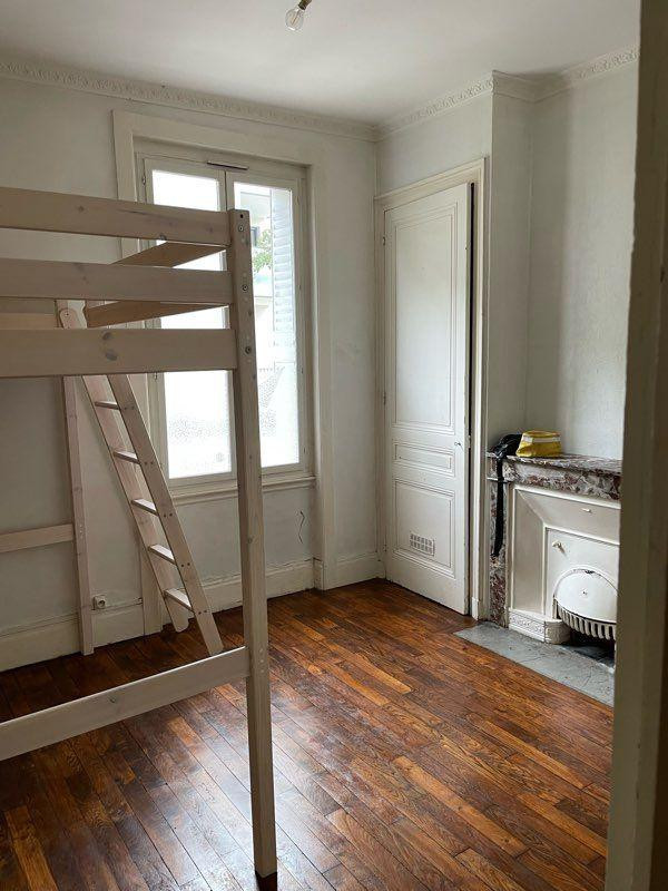 
                                                Location
                                                 Lyon 8, T2, rez de jardin, tram jet d'eau