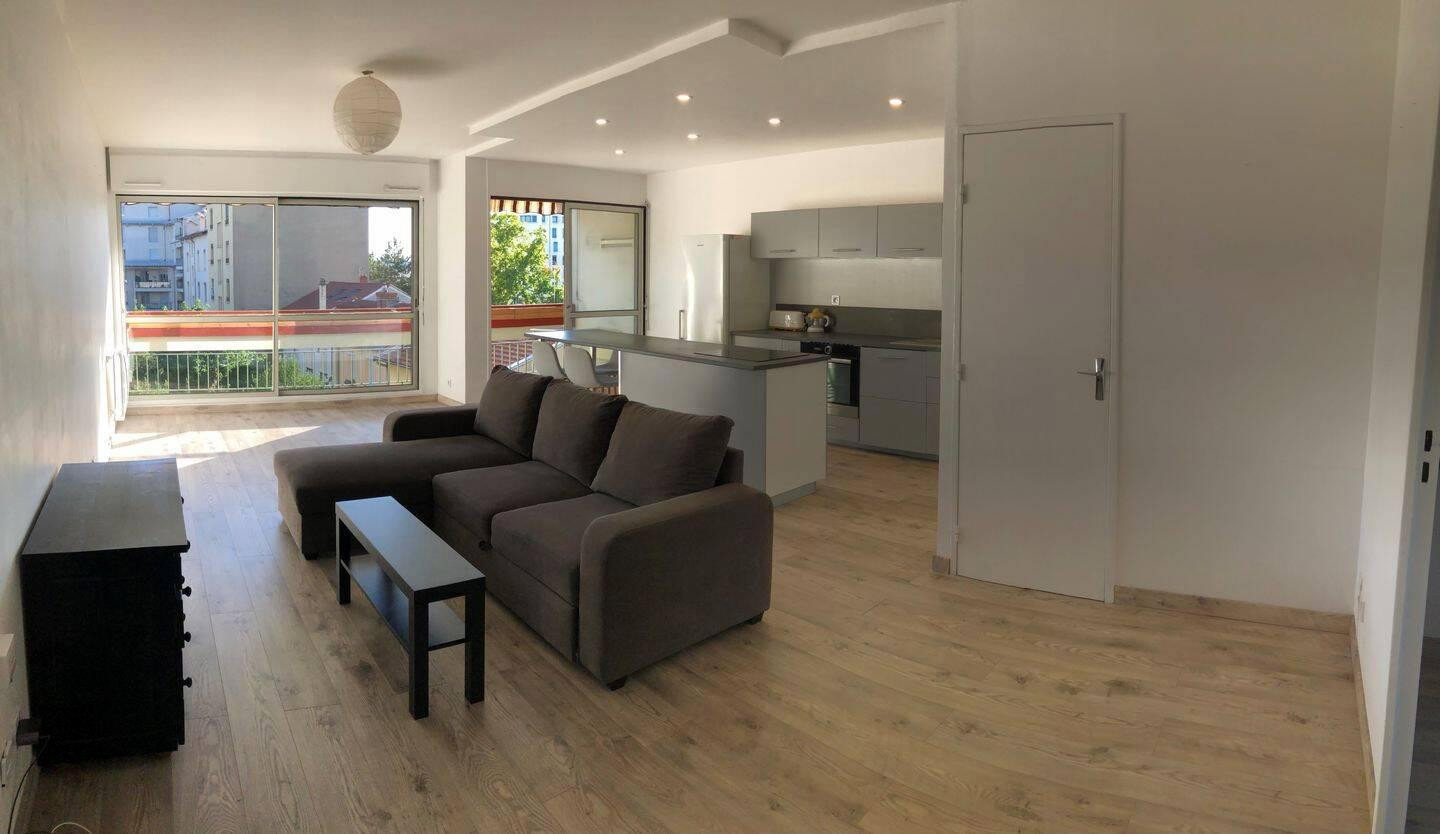 
                                                Location
                                                 Lyon 8e – Grand T3 meublé de 79 m² avec balcon