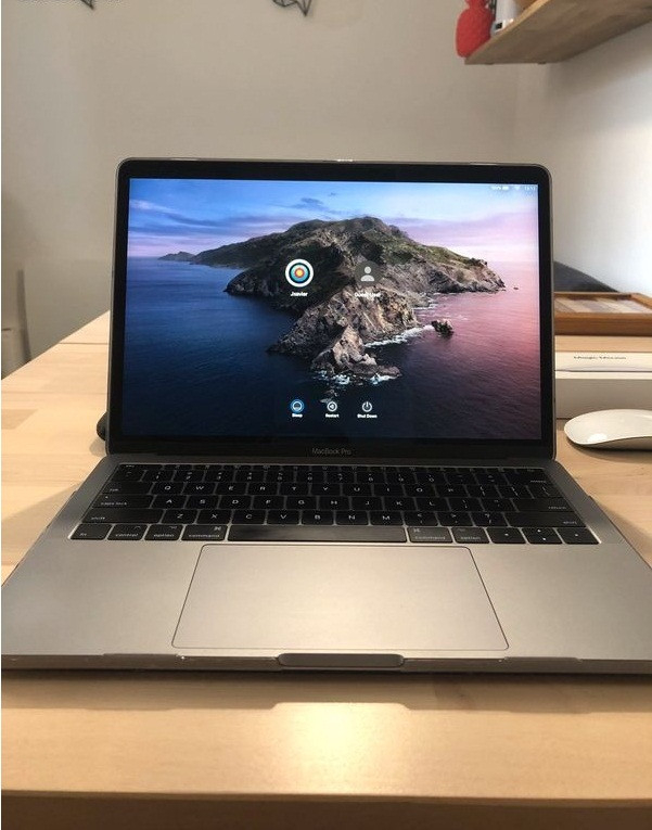 
                                                Informatique
                                                 MacBook Pro Retina 2018 | 13pouces | i5 |