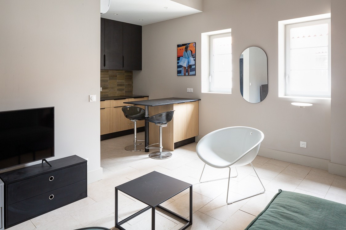 
                                                Location
                                                 Madeleine 8