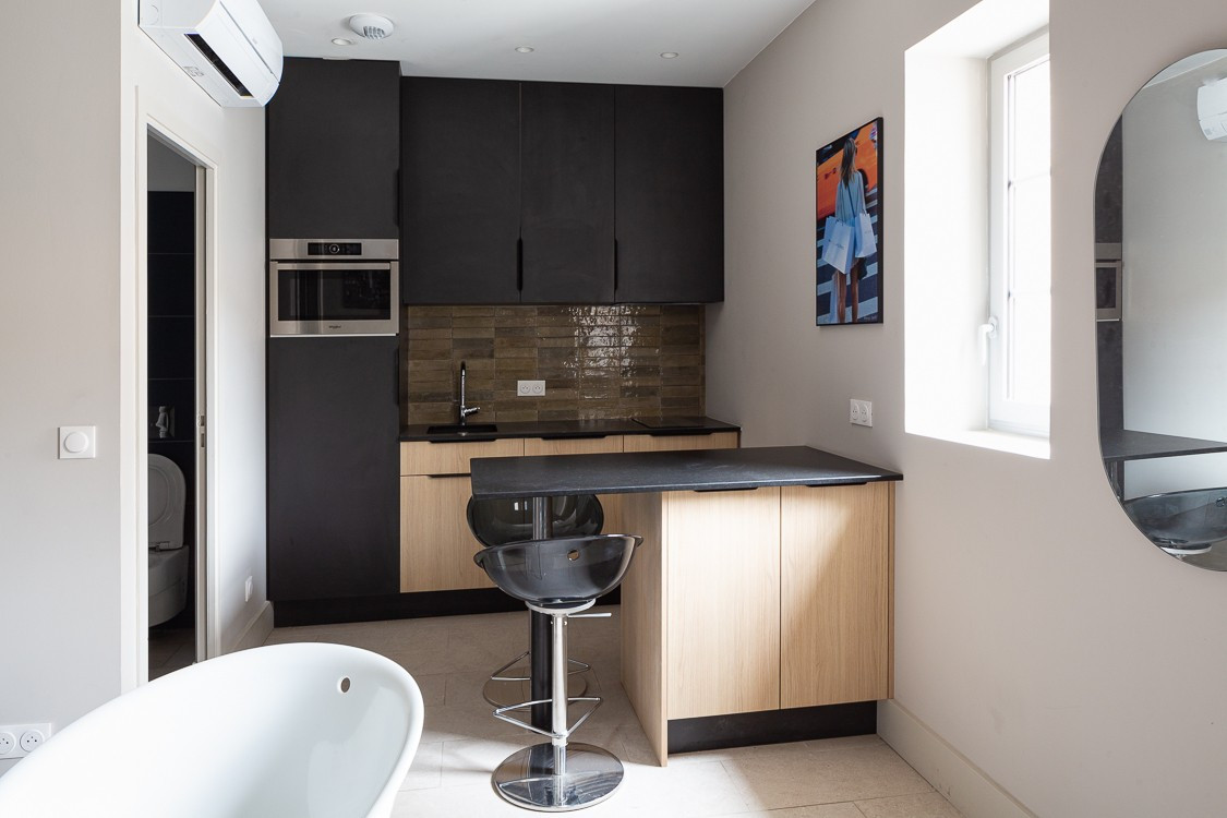 
                                                Location
                                                 Madeleine 8