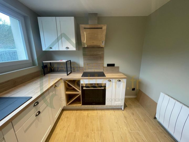 
                                                Location
                                                 Magnifique 2 pièce de 48m2 situé dans un quartier calme à proximité du centre-ville de Saint-Quentin