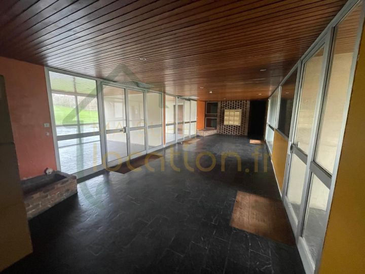 
                                                Location
                                                 Magnifique 2 pièce de 48m2 situé dans un quartier calme à proximité du centre-ville de Saint-Quentin