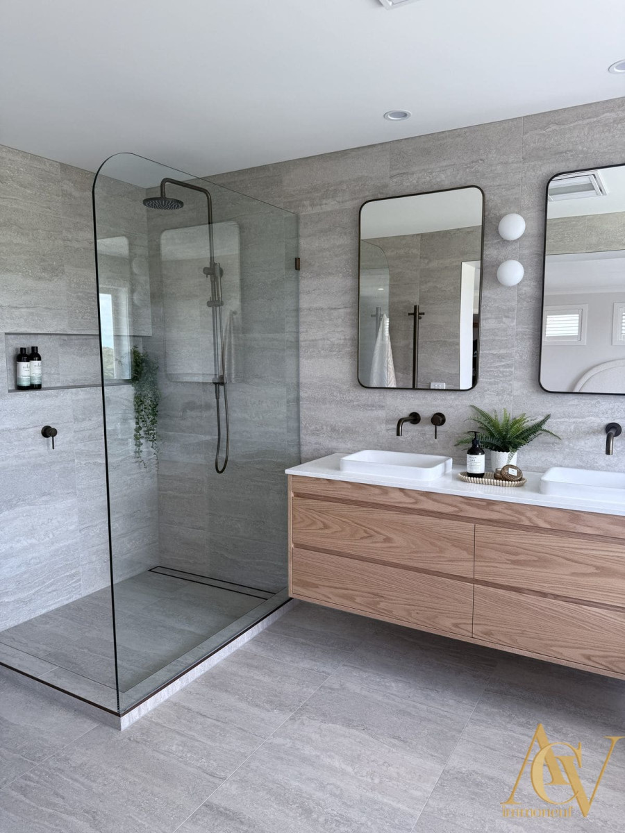 
                                                Vente
                                                 Magnifique 2 pièces Fréjus au bord de l’eau