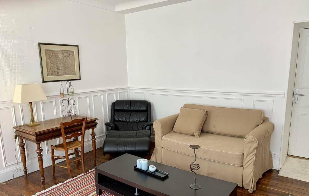 
                                                Location
                                                 Magnifique 2P meublé 60m² à Versailles