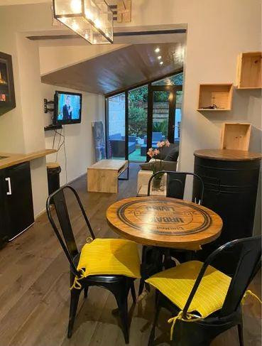 
                                                Location
                                                 Magnifique 2P sur cour rénové et meublé à Bordeaux