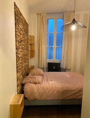 
                                                Location
                                                 Magnifique 2P sur cour rénové et meublé à Bordeaux