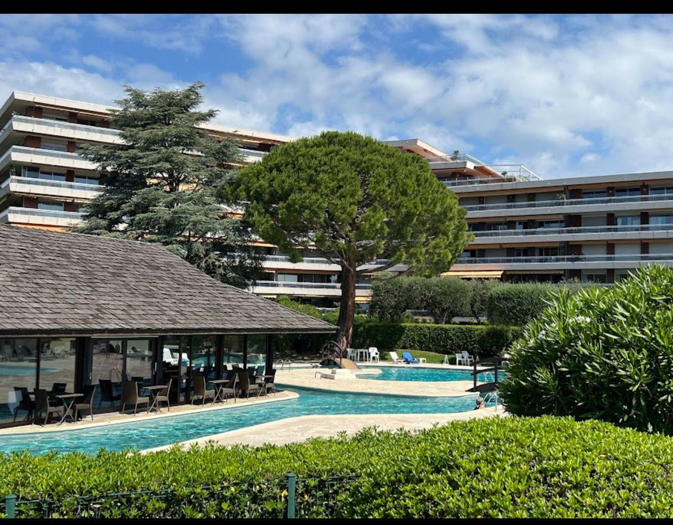 
                                                Location
                                                 Magnifique 3 p avec vue mer