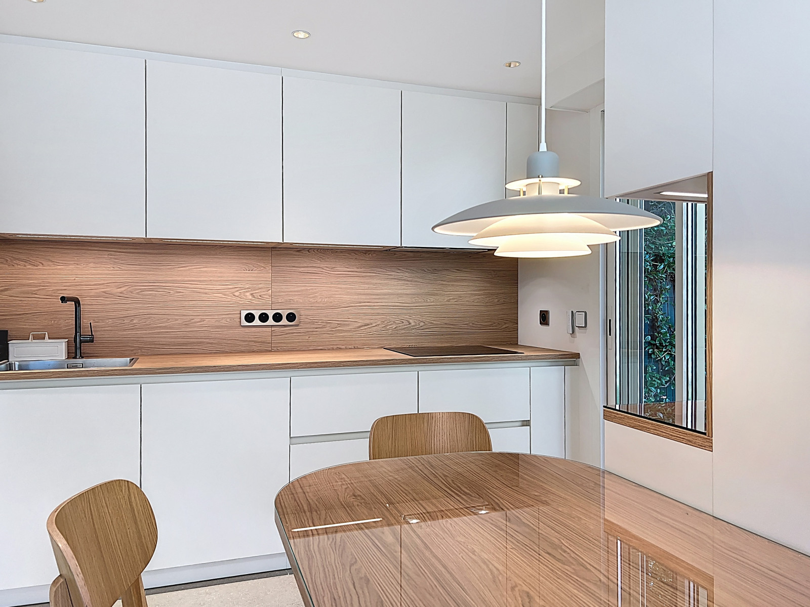 
                                                Location
                                                 Magnifique 3 pièces meublé entièrement rénové