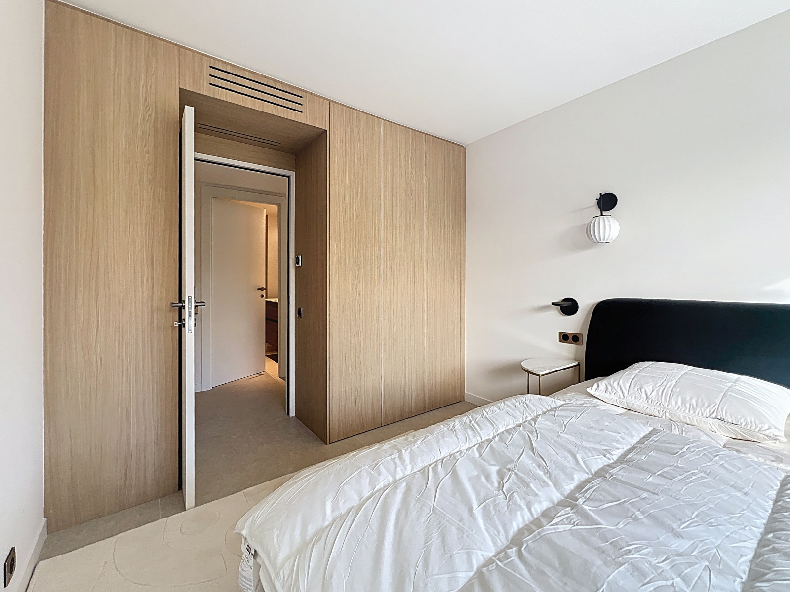 
                                                Location
                                                 Magnifique 3 pièces meublé entièrement rénové