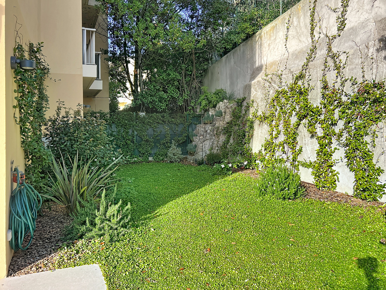 
                                                Location
                                                 Magnifique 3 pièces meublé entièrement rénové