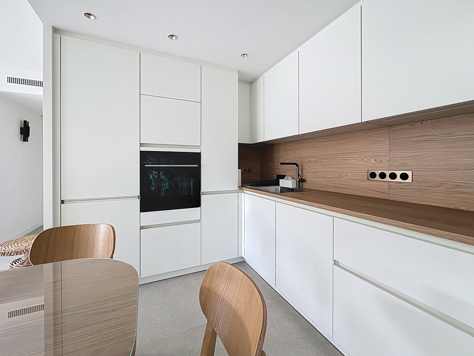 
                                                Location
                                                 Magnifique 3 pièces meublé entièrement rénové