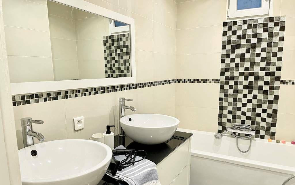 
                                                Location
                                                 Magnifique 3P meublé 55m2 sans vis à vis Paris 14