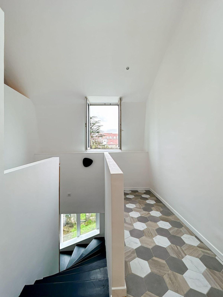 
                                                Location
                                                 Magnifique 5P 30m² en duplex refait à neuf