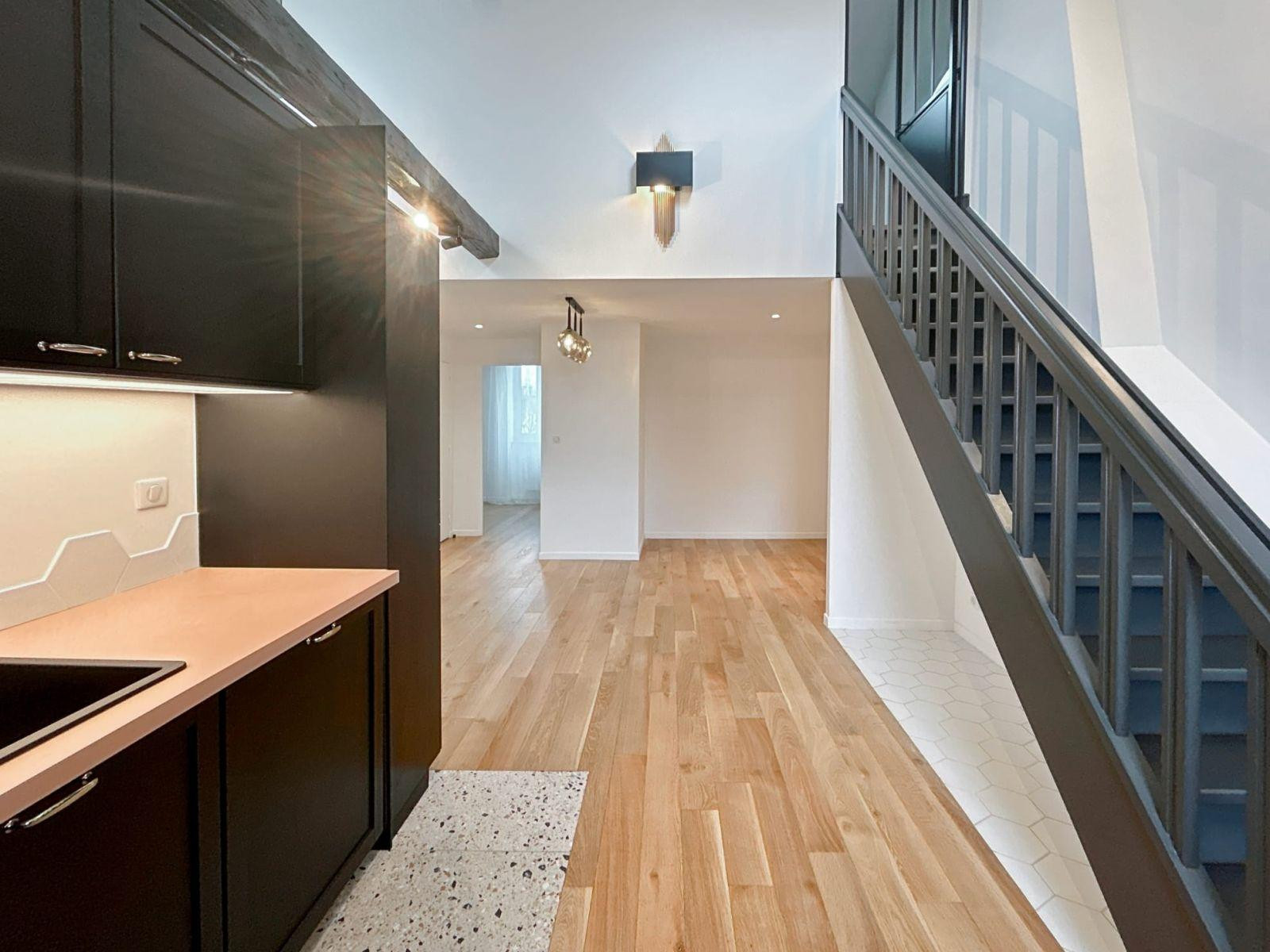 
                                                Location
                                                 Magnifique 5P 30m² en duplex refait à neuf